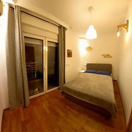 Tron Apartman